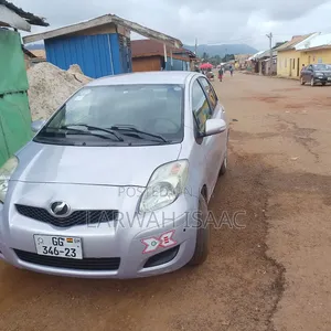 Toyota Vitz 2010 Silver