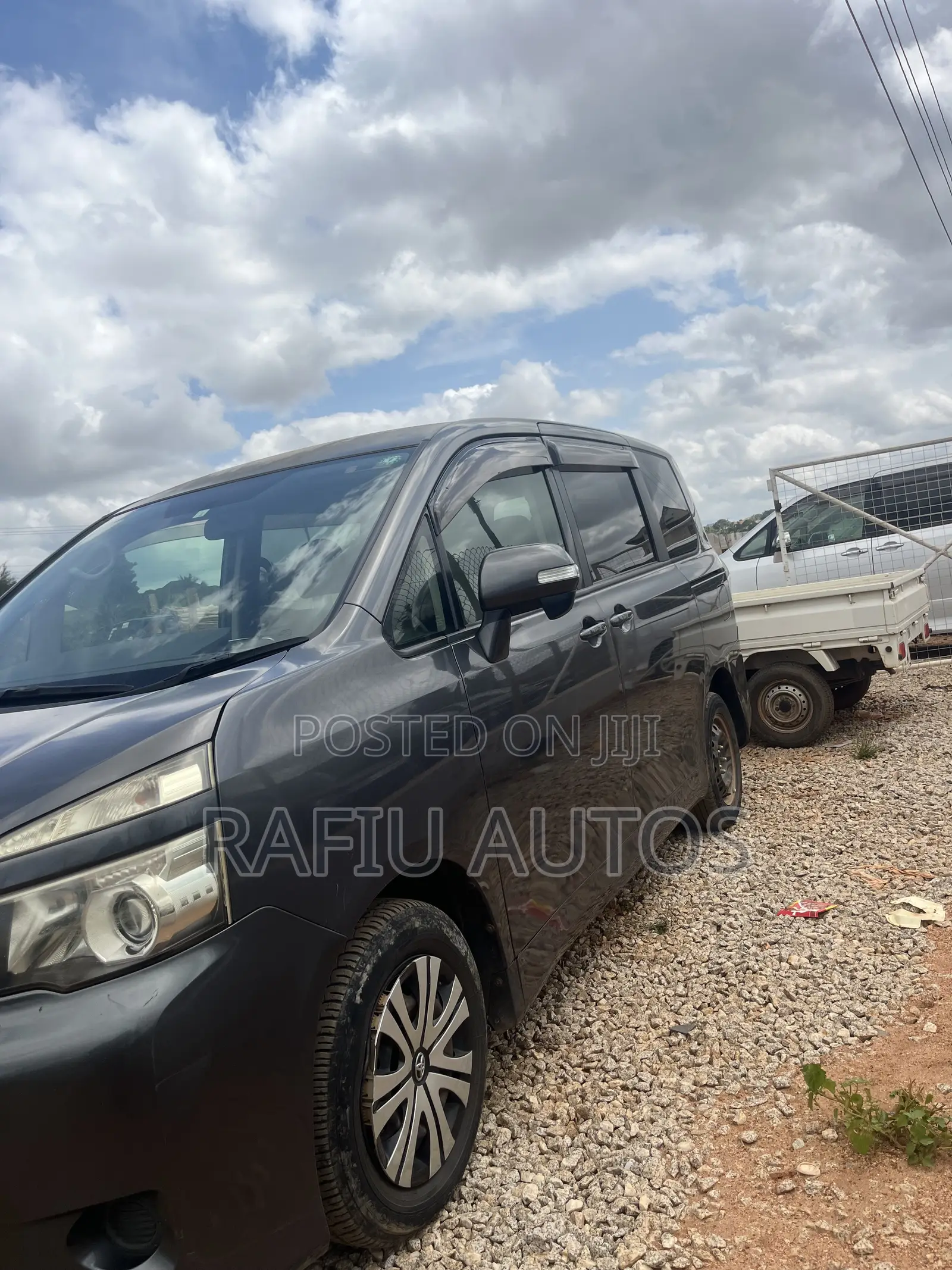 Toyota Voxy 2012