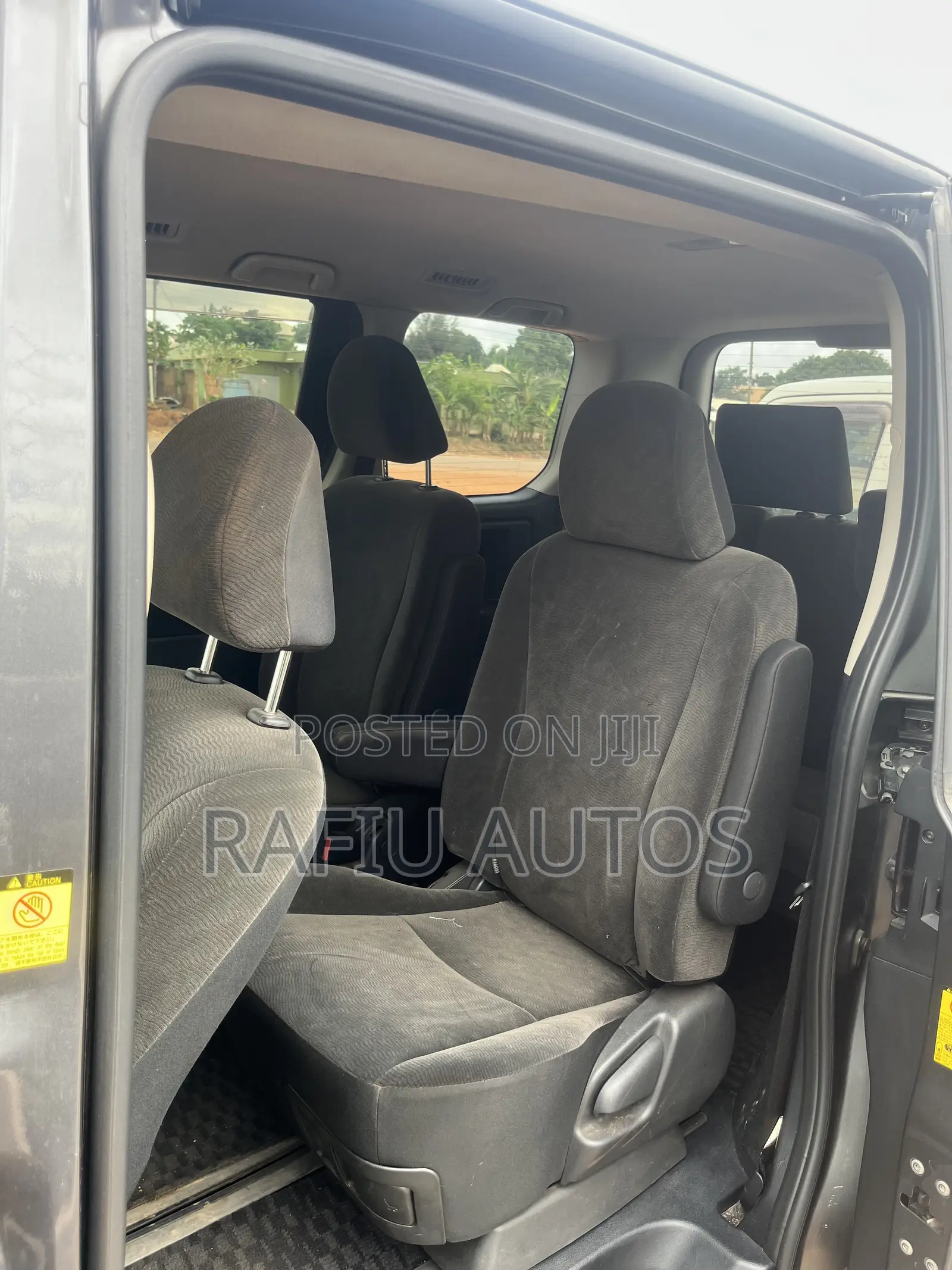 Toyota Voxy 2012