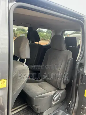 Toyota Voxy 2012