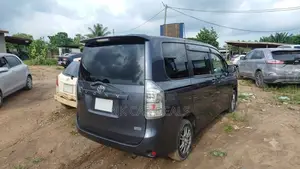 Toyota Voxy 2012