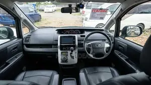 Toyota Voxy 2012