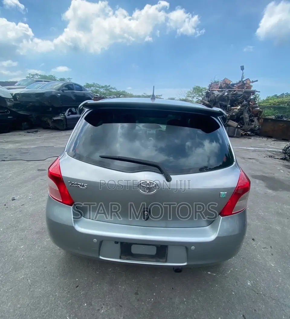 Toyota Yaris Base Hatchback 3dr 2010 Blue