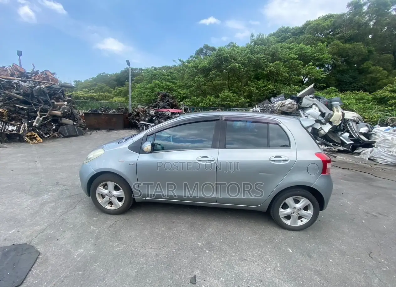 Toyota Yaris Base Hatchback 3dr 2010 Blue