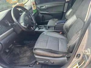 Toyota Camry SE 4dr Sedan (2.5L 4cyl 6A) 2015 Silver