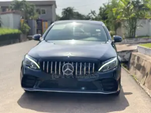 Mercedes-Benz C300 Luxury Sedan RWD (2.0L 4cyl 7A) 2017 Black
