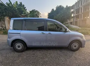 Toyota Sienta 2013 Blue