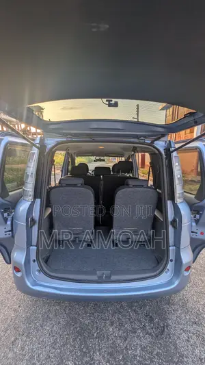 Toyota Sienta 2013 Blue