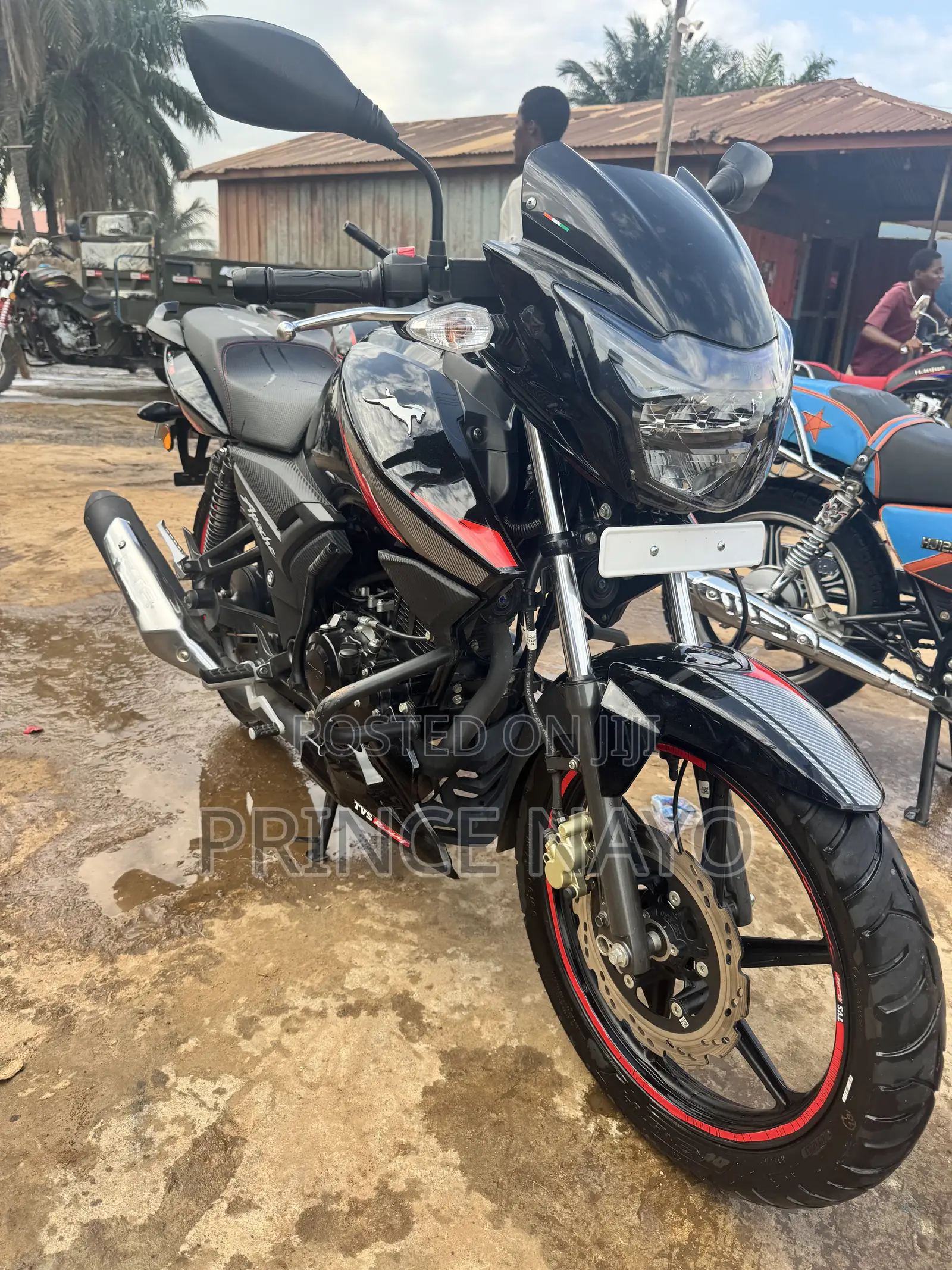 TVS Apache 160 4V 2025 Black