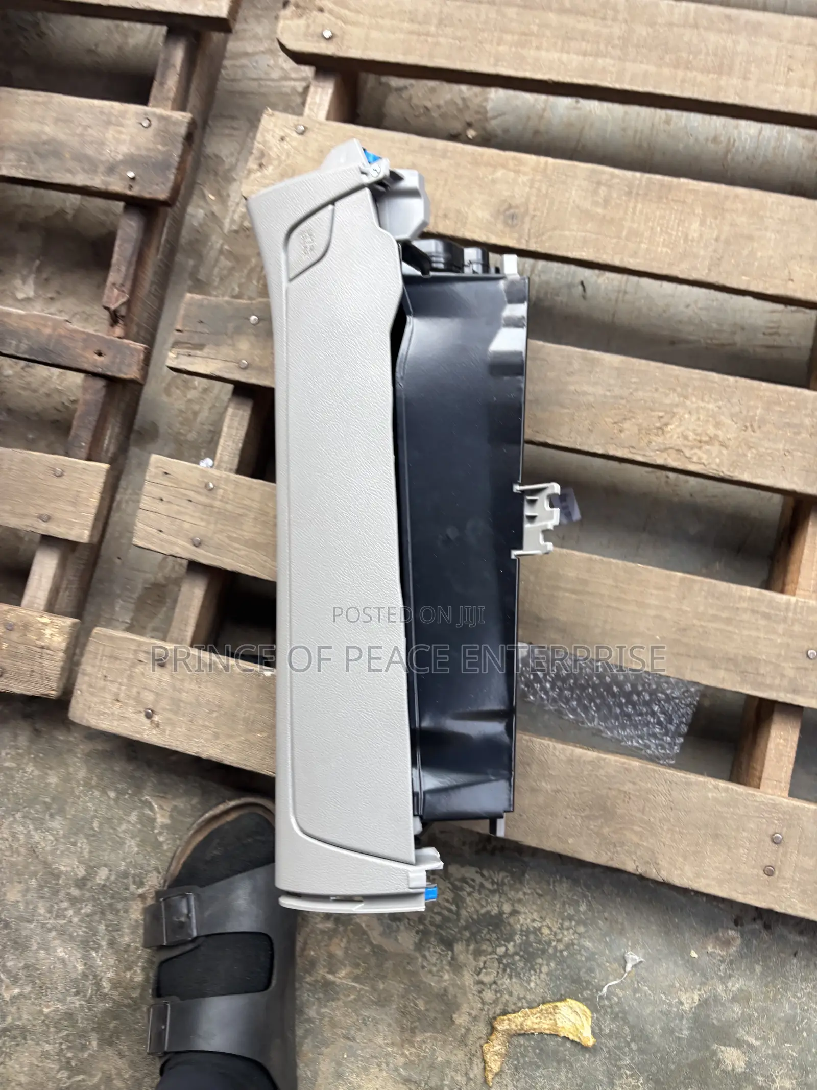 Toyota Rav4 2006 2007 2008 Glove Box or Letter Box Replacement