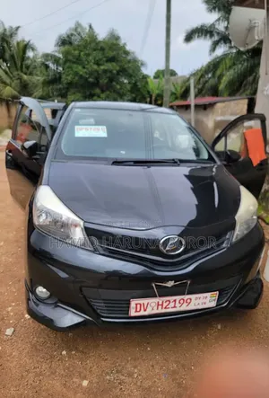 Toyota Vitz 1.3 FWD 5dr 2013 Black