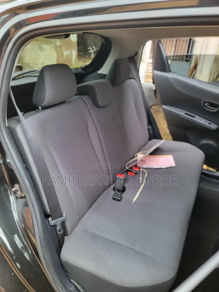 Toyota Vitz 1.3 FWD 5dr 2013 Black
