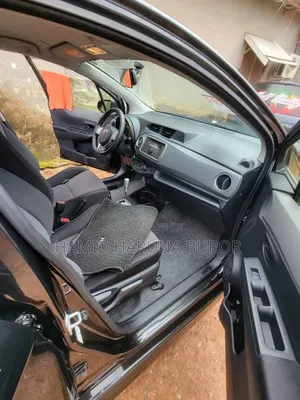 Toyota Vitz 1.3 FWD 5dr 2013 Black