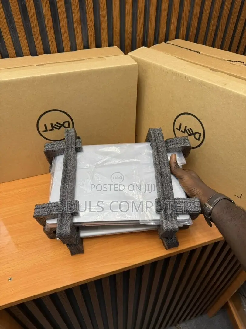 New Laptop Dell Latitude 5310 2-in-1 8GB Intel Core i5 SSD 256GB