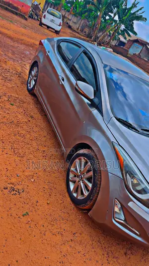 Hyundai Elantra Limited 4dr Sedan (1.8L 4cyl 6A) 2015 Gray