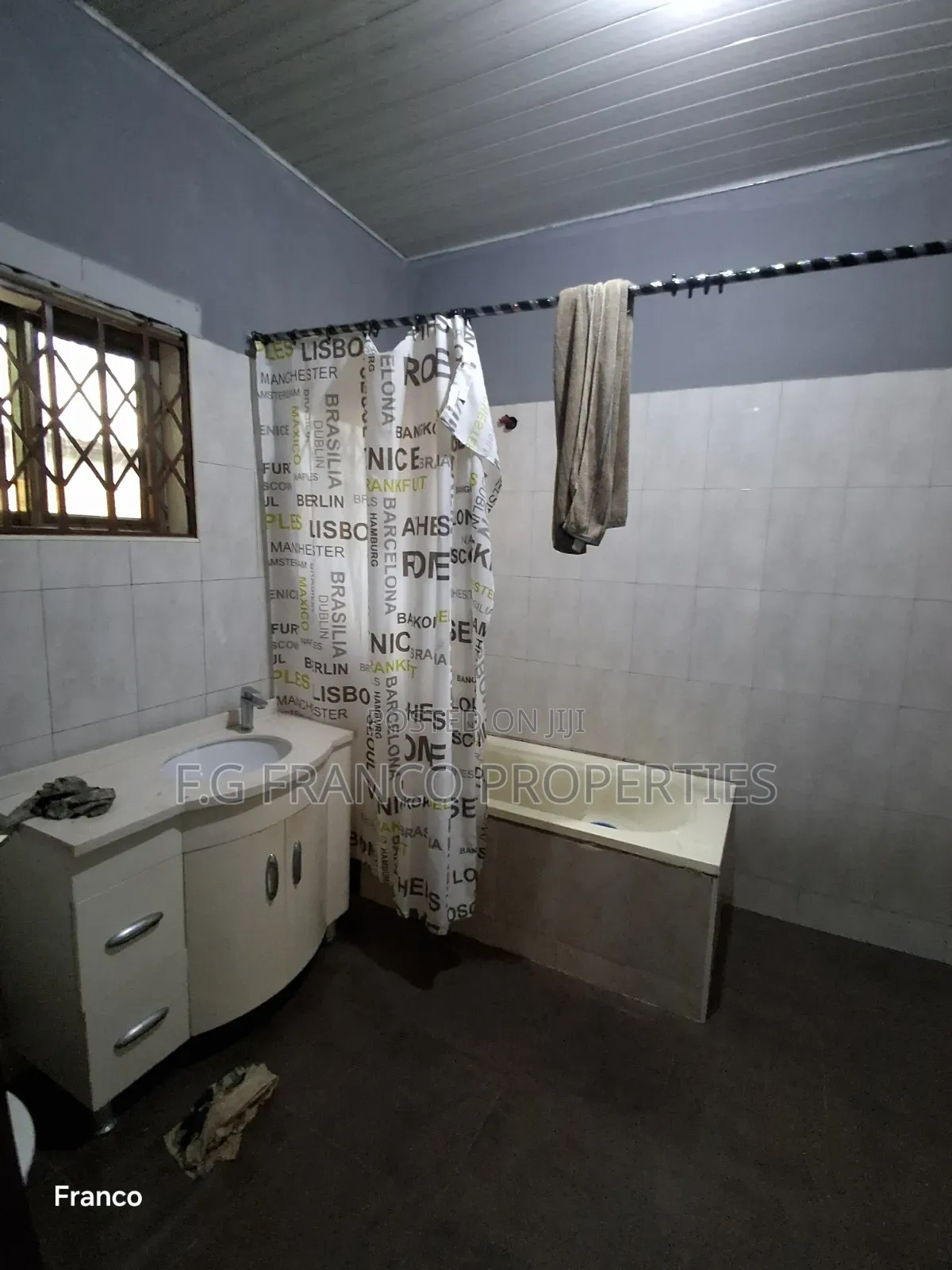 4bdrm House in Kg Franco Properties, Baatsona Total for sale