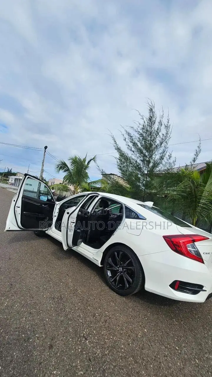 Honda Civic EX 4dr Hatchback (1.5L 4cyl) 2017 White