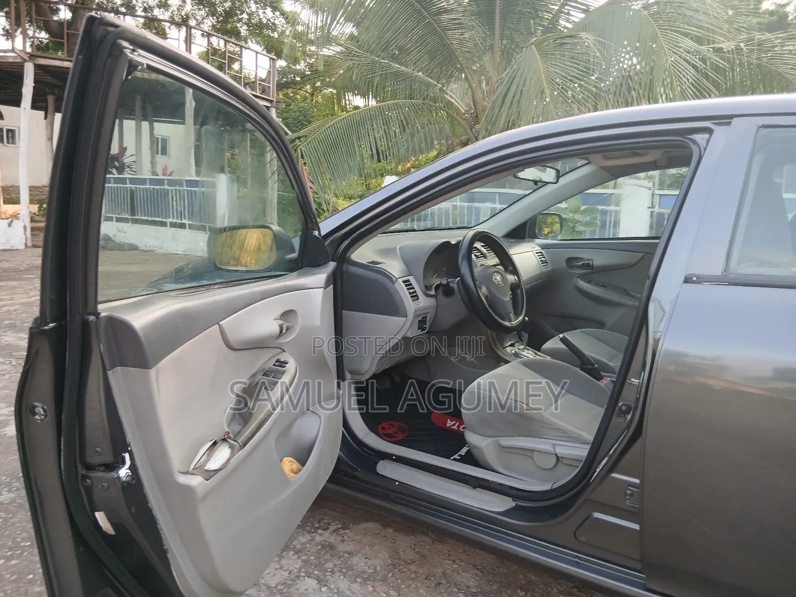 Toyota Regius 2010 Grey