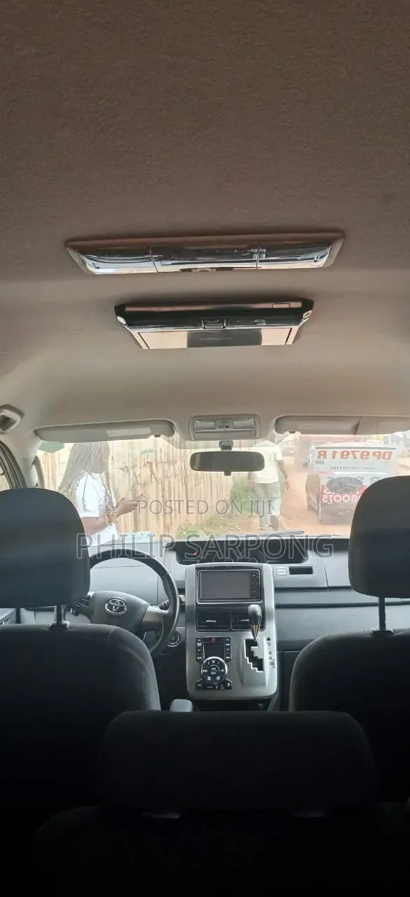 Toyota Voxy 2013 White