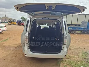 Toyota Voxy 2013 White