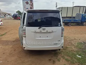 Toyota Voxy 2013 White