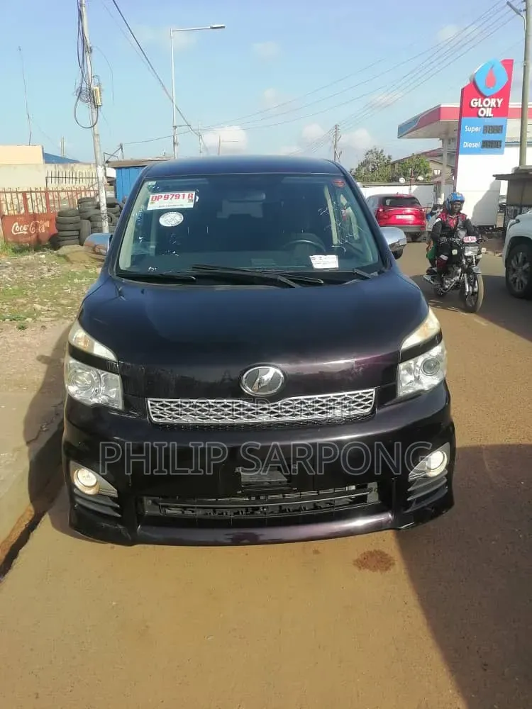 Toyota Voxy 2013 Black