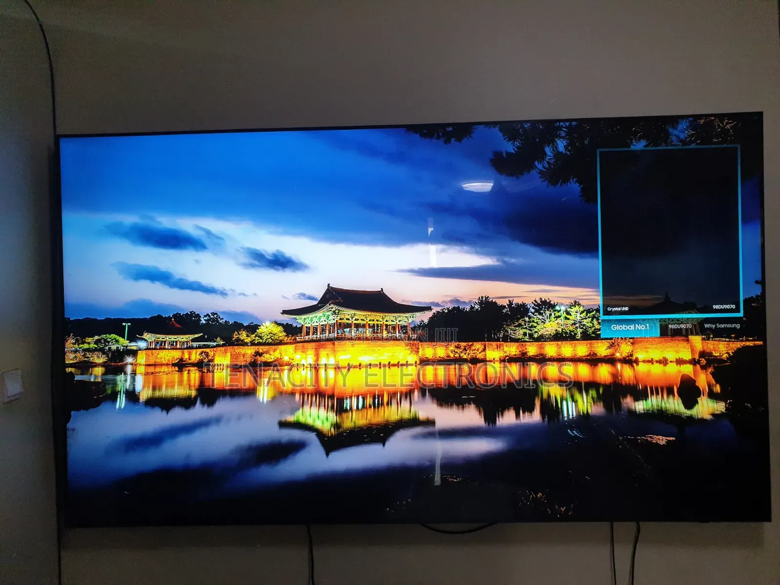 98"Samaung Crystal Uhd HDR Smart Satellite Tv