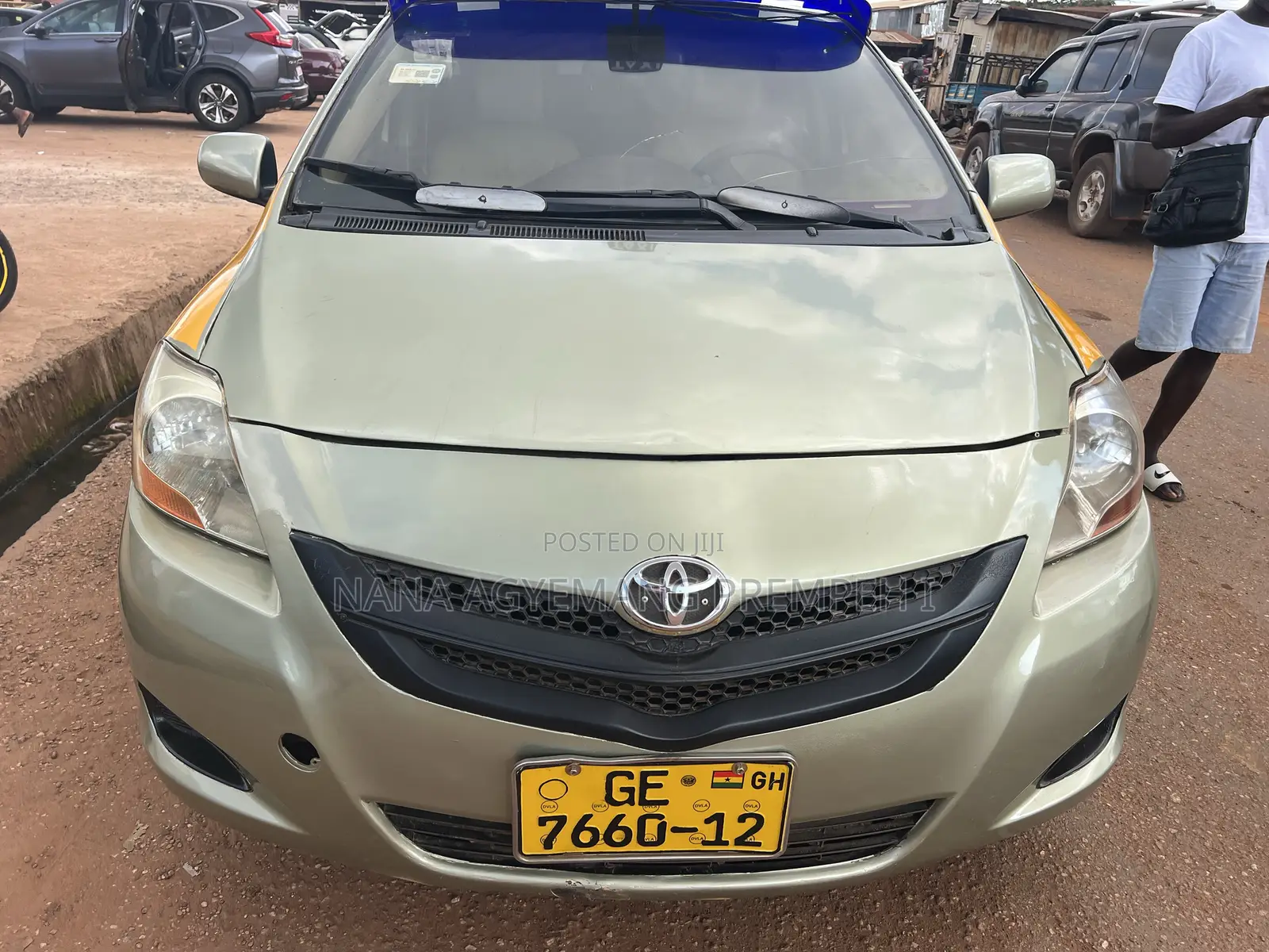 Toyota Yaris Base Sedan 4dr 2010 Beige