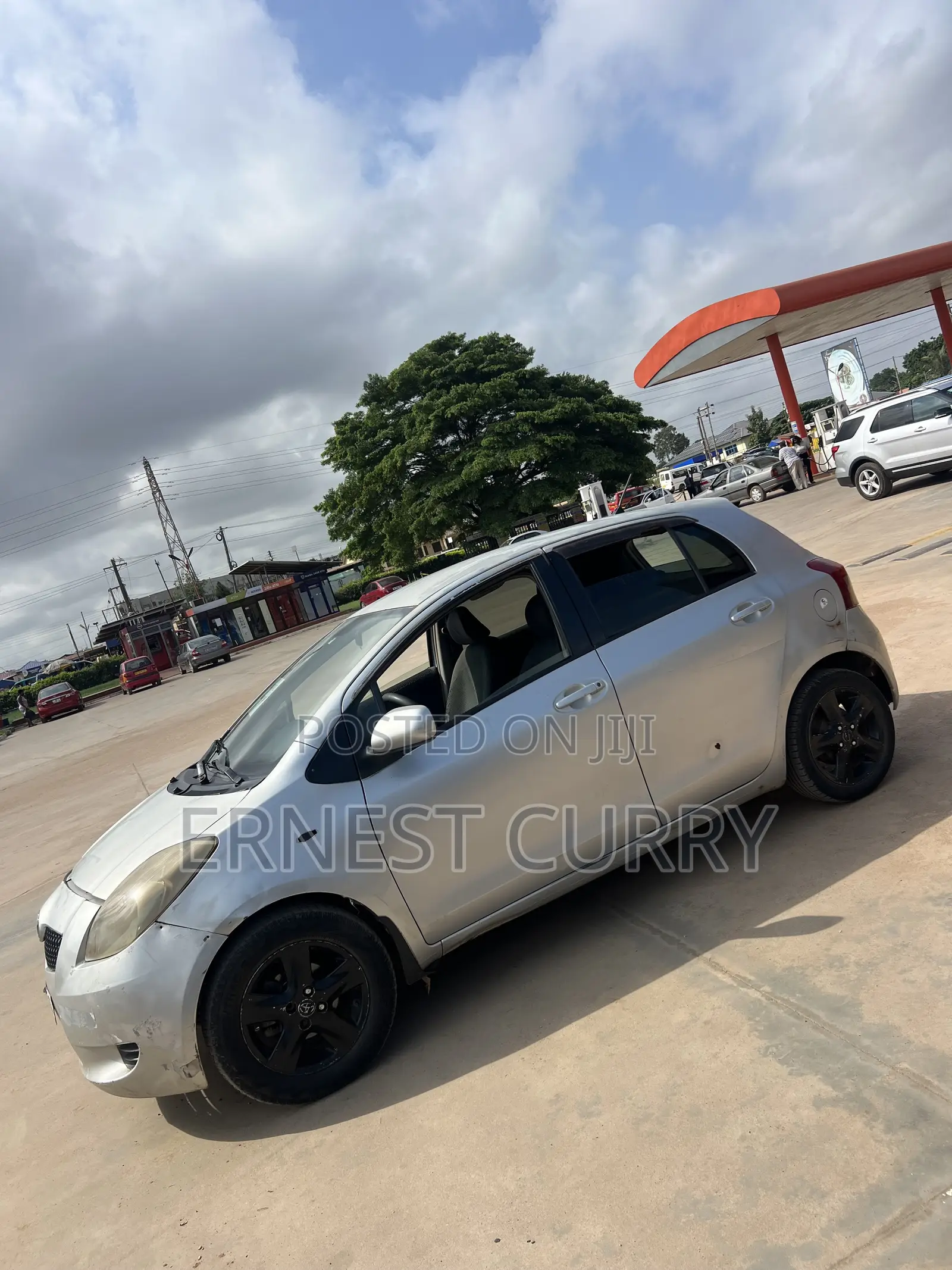 Toyota Vitz 1.3 AWD 5dr 2010 Gray