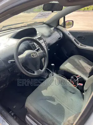 Toyota Vitz 1.3 AWD 5dr 2010 Gray