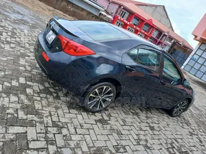 Toyota Corolla 2017 Green