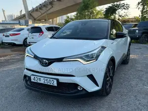 Toyota C-HR XLE FWD 2019 White