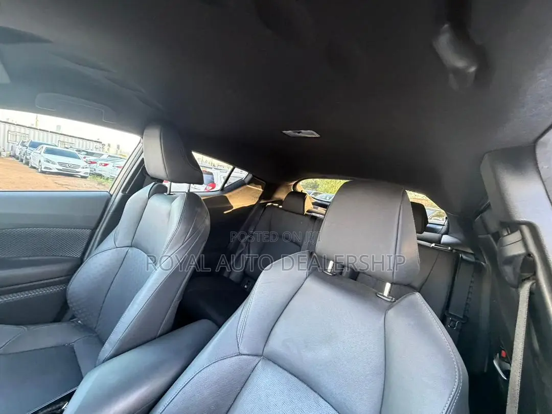 Toyota C-HR XLE FWD 2019 White