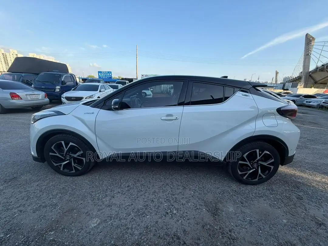 Toyota C-HR XLE FWD 2019 White