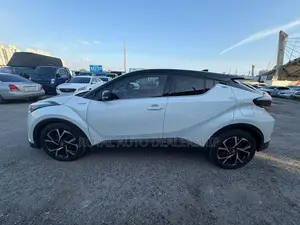 Toyota C-HR XLE FWD 2019 White