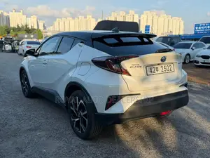 Toyota C-HR XLE FWD 2019 White