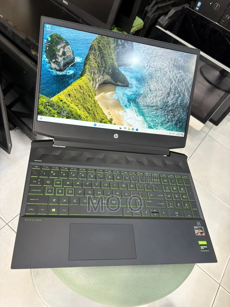 Laptop HP Omen 15 16GB AMD Ryzen 7 SSD 512GB