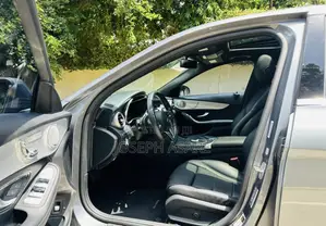 Mercedes-Benz C300 2021