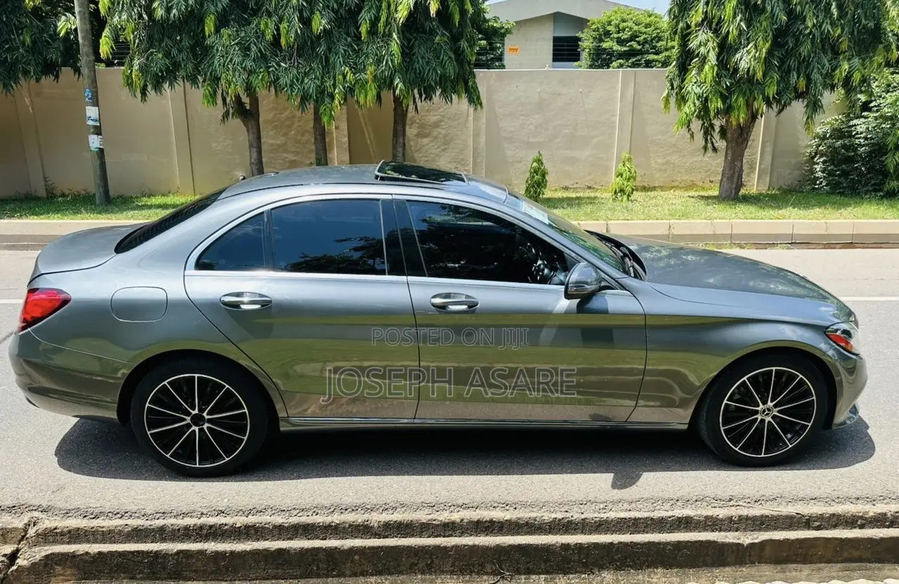 Mercedes-Benz C300 2021