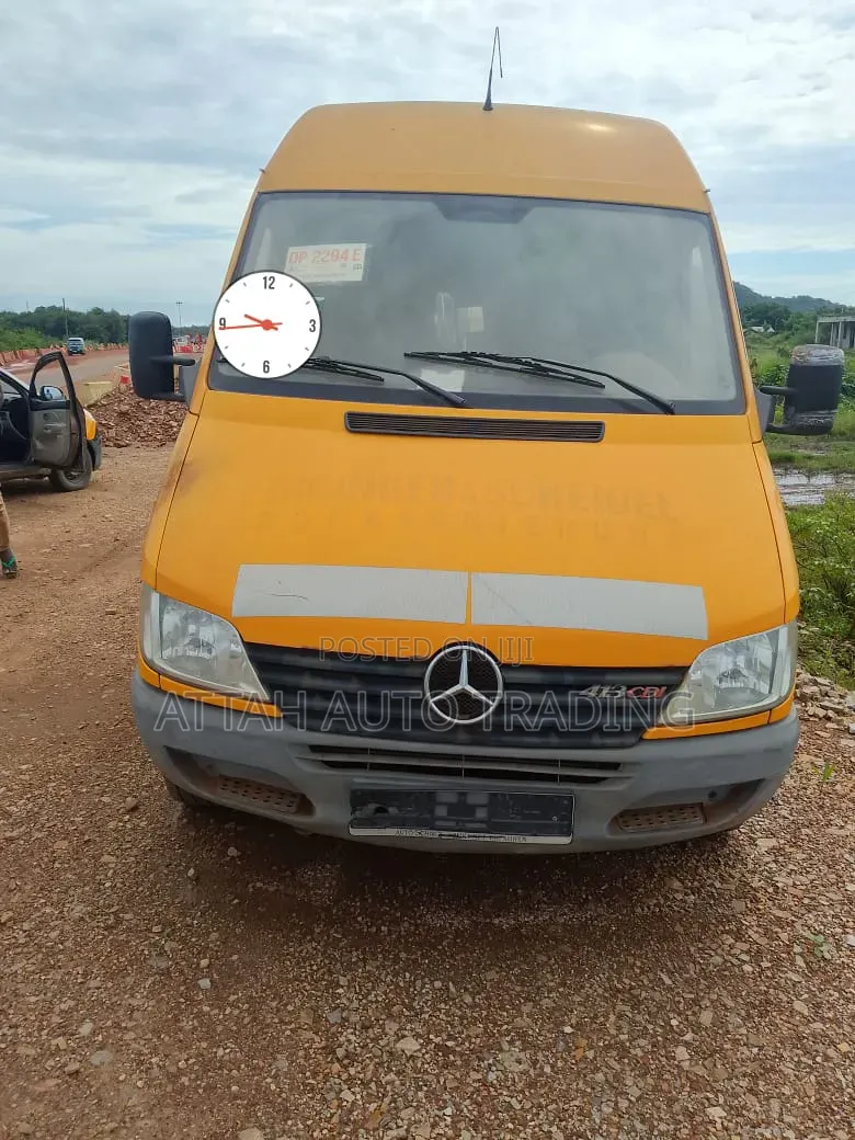 Mercedes-Benz Sprinter 2010 Orange