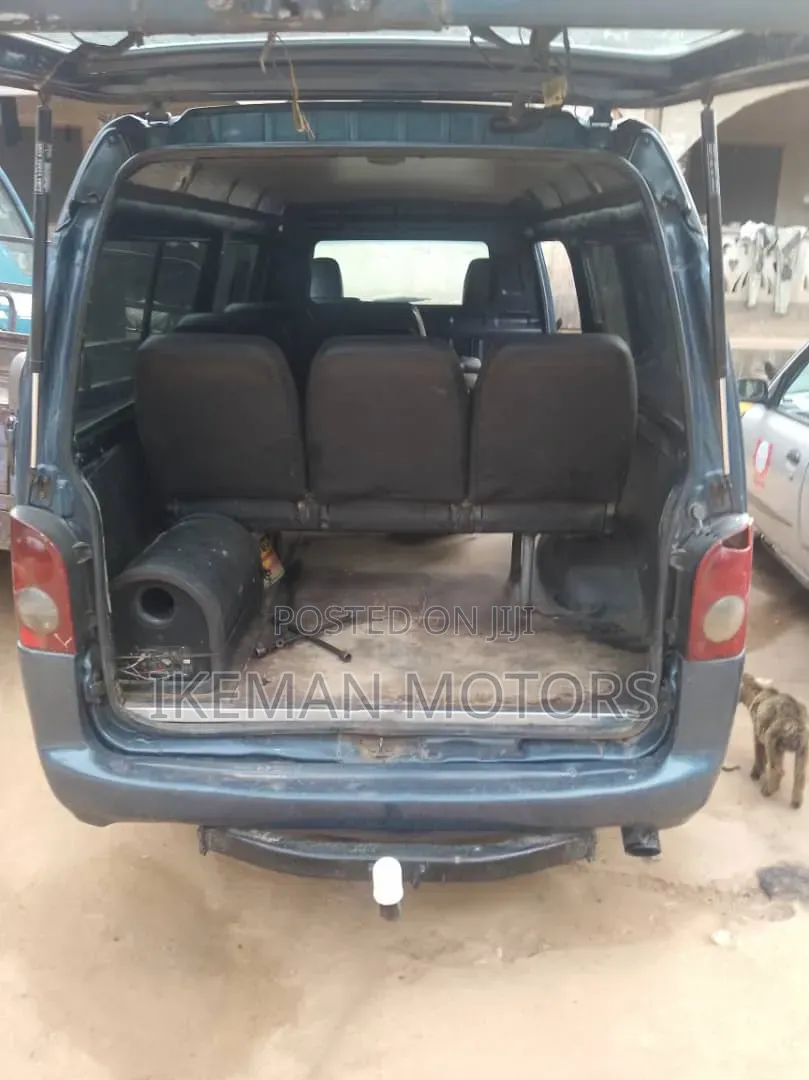 Hyundai H-100 2004 Blue