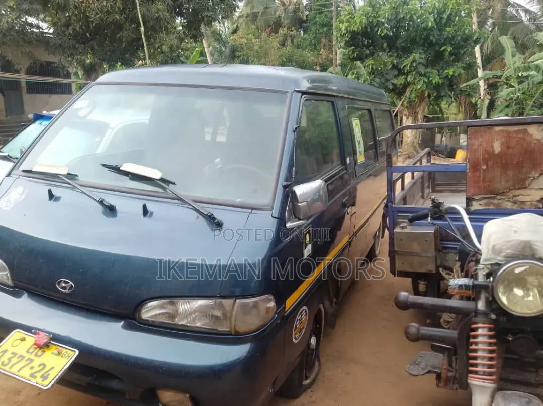 Hyundai H-100 2004 Blue
