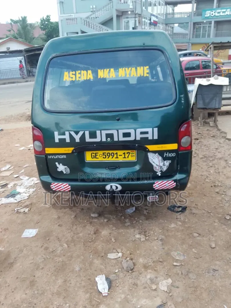 Hyundai H-100 2000 Green