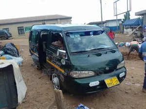 Hyundai H-100 2000 Green