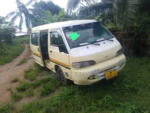 Hyundai H-100 2001 Yellow