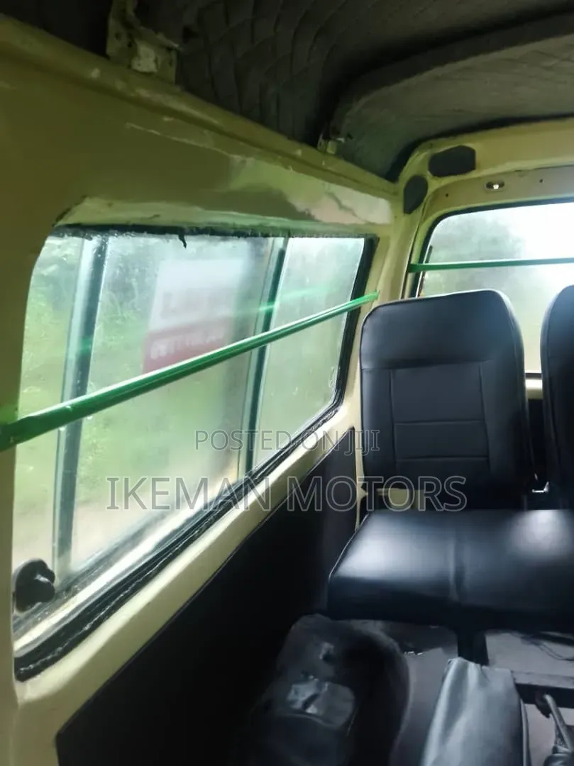 Hyundai H-100 2001 Yellow