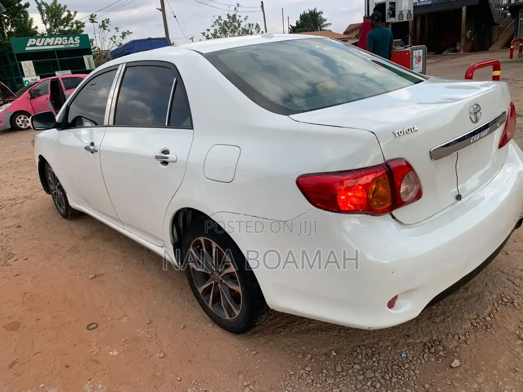 Toyota Corolla 2010 White