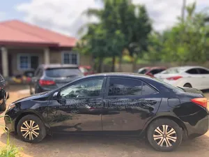 Toyota Corolla 2016 Black