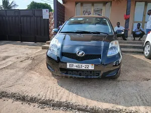 Toyota Vitz 2010 Black