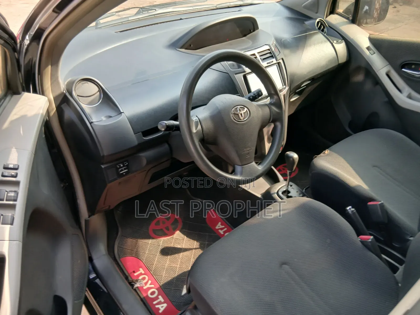 Toyota Vitz 2010 Black